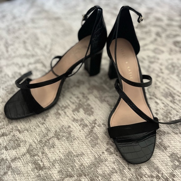 Black snakeskin heels - Picture 3 of 3